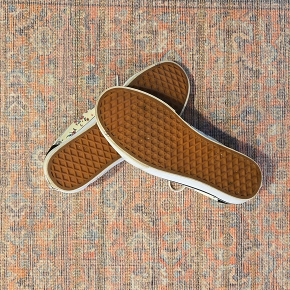 Flower Patterned Vans - Picture 4 of 7